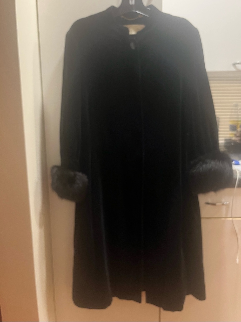 Vintage Escada Luxurious Black Velvet Opera Coat w Removable Fox Fur Cuffs Sz 10